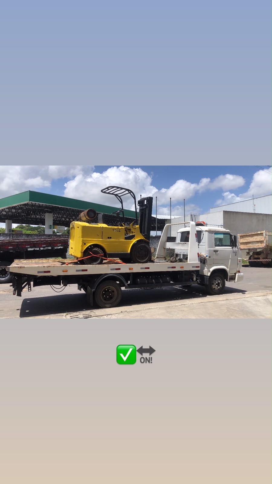 VGS Transporte levando empilhadeira